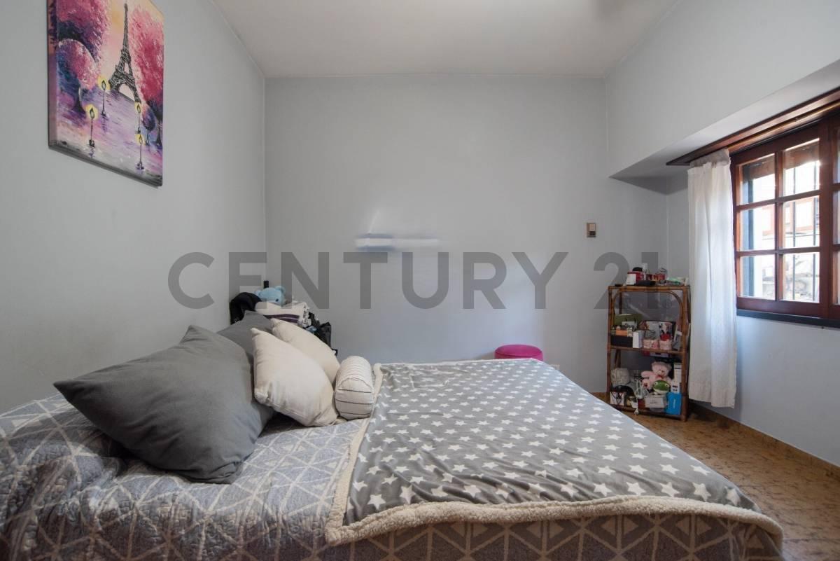 VENTA CASA 4 AMB. EN PALOMAR AV. ROSALES 2100