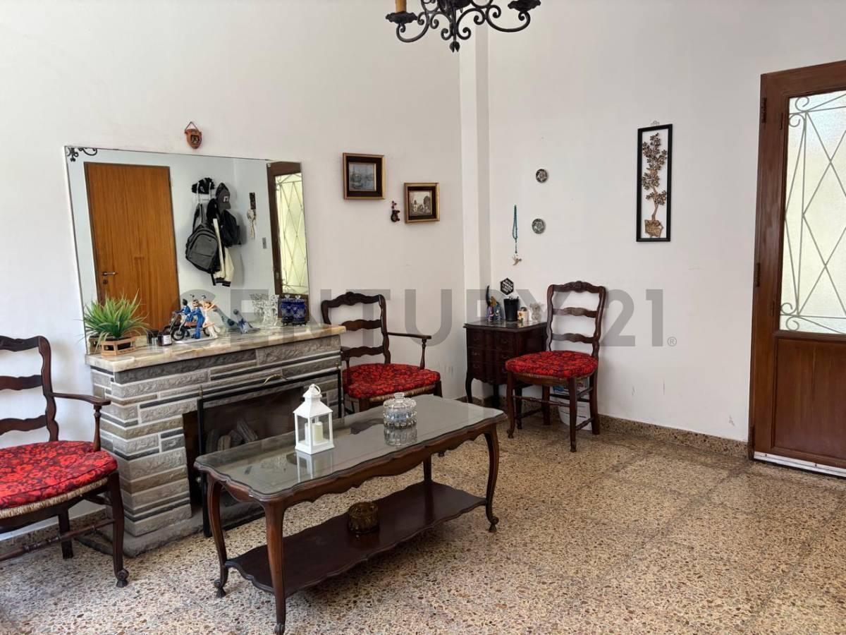 Venta Casa 3 amb Garaje y Doble Jardín, Caseros