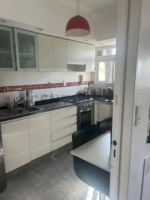 EXCELENTE DEPARTAMENTO DE 4 AMBIENTES EN EL CORAZON DE CABALLITO- APTO CREDITO- PERMUTA 5