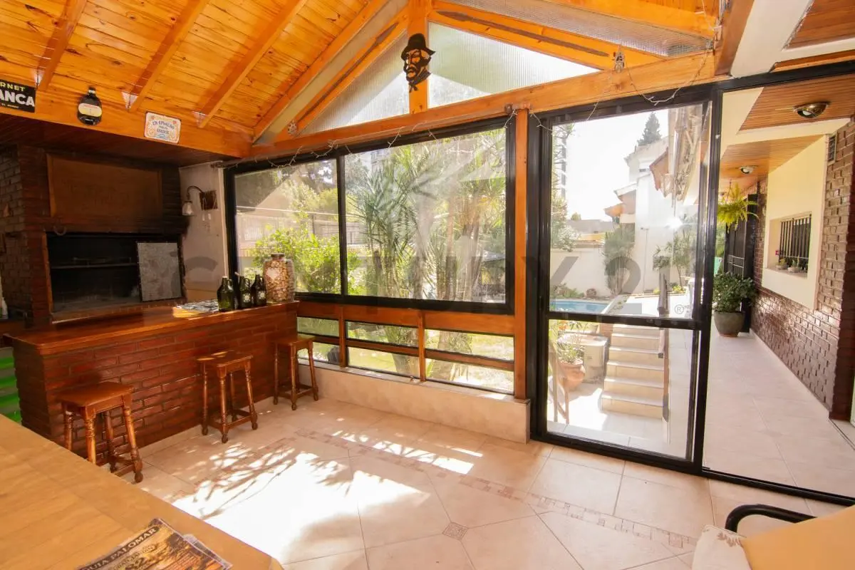 VENTA Casa 7 Ambientes con Parque, Pileta y Quincho | Ciudad Jardín - Acepta permuta 4