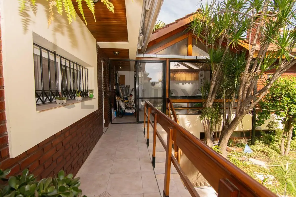 VENTA Casa 7 Ambientes con Parque, Pileta y Quincho | Ciudad Jardín - Acepta permuta 3