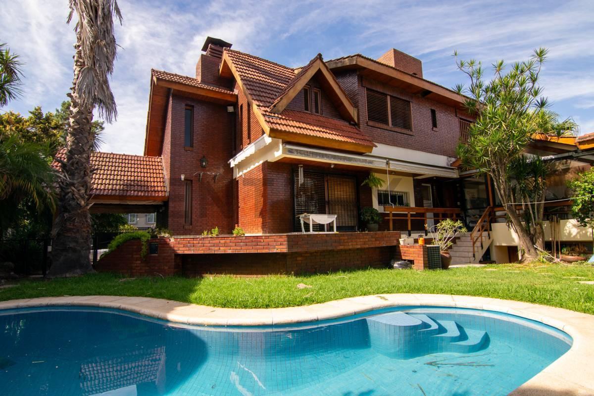 VENTA Casa 7 Ambientes con Parque, Pileta y Quincho | Ciudad Jardín - Acepta permuta