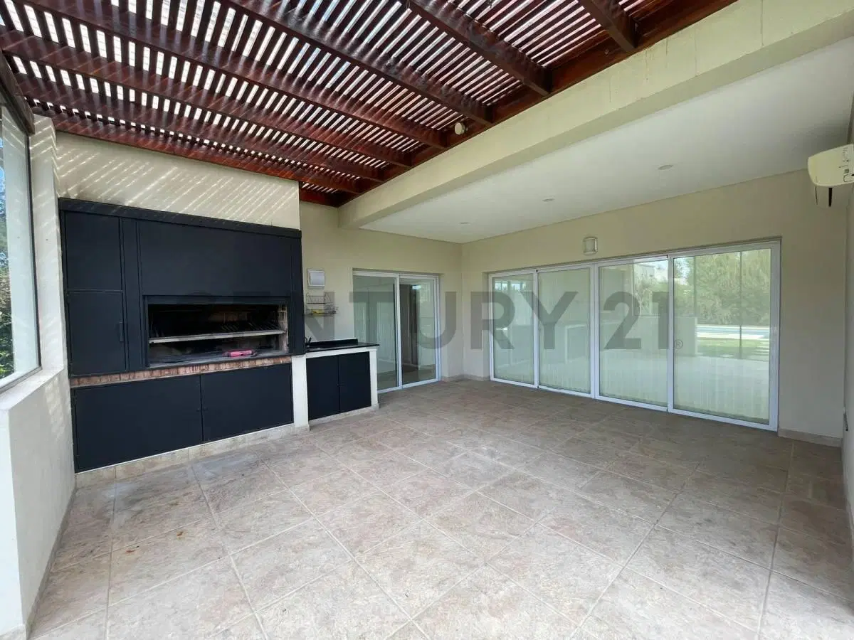Alquiler Casa moderna desarrollada en dos plantas, ubicada en Barrio Santa Rita, San Vicente. 4