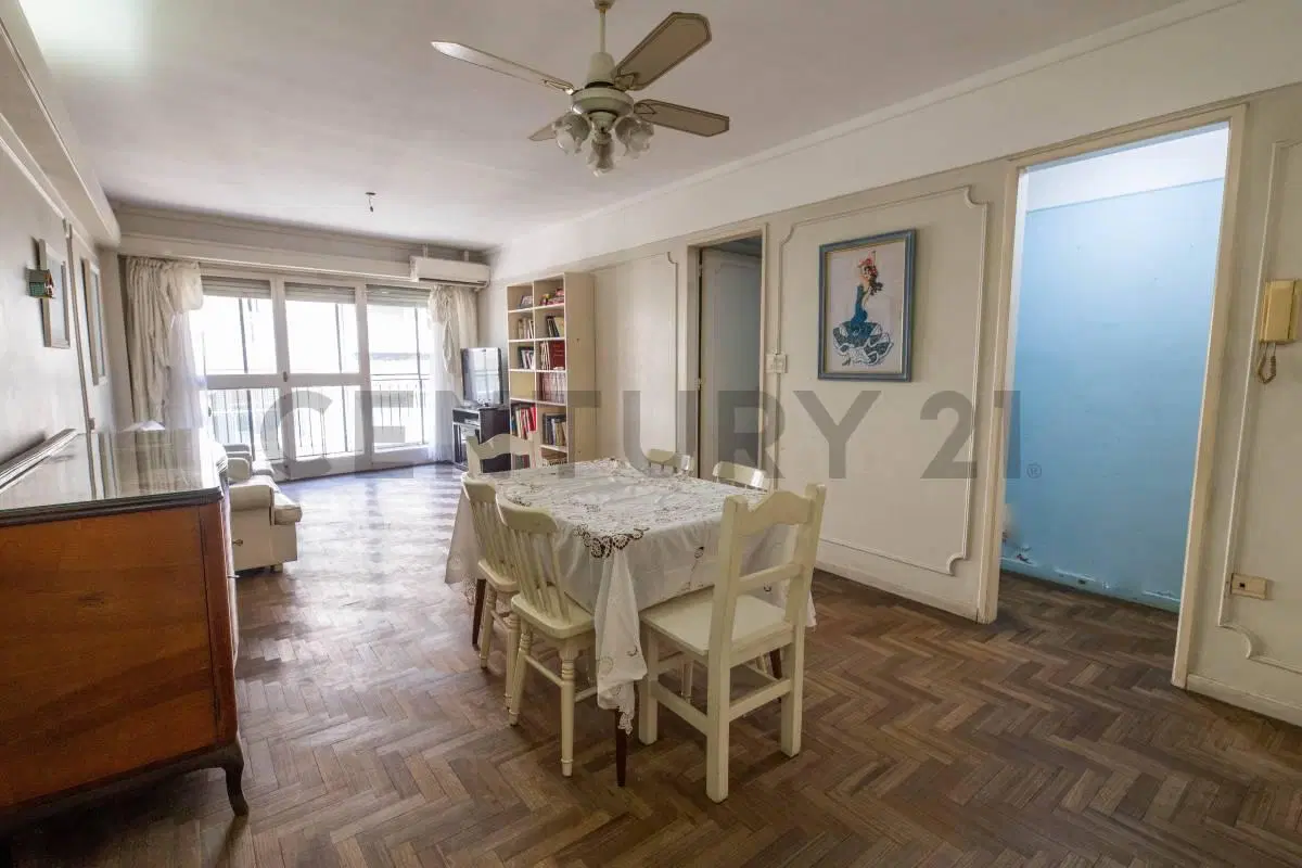 VENTA departamento 4 amb. con balcon en Balvanera 5