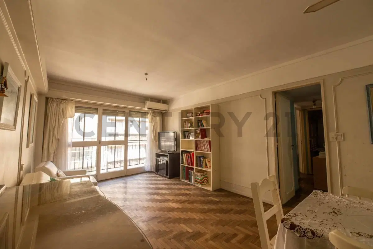 VENTA departamento 4 amb. con balcon en Balvanera 3