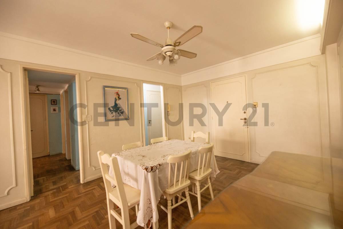 VENTA departamento 4 amb. con balcon en Balvanera