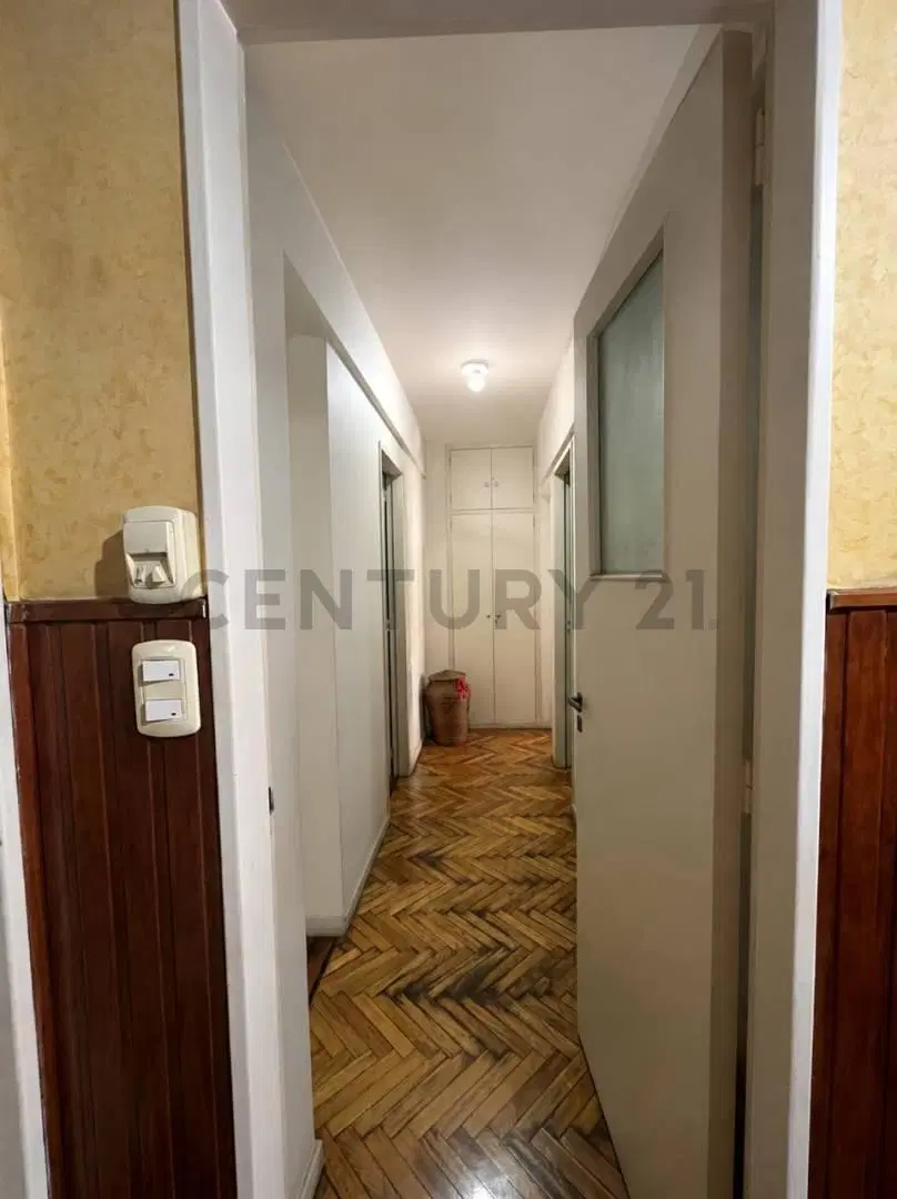 VENTA DE DEPARTMENTO DE 3 AMBIENTES FLORES 5