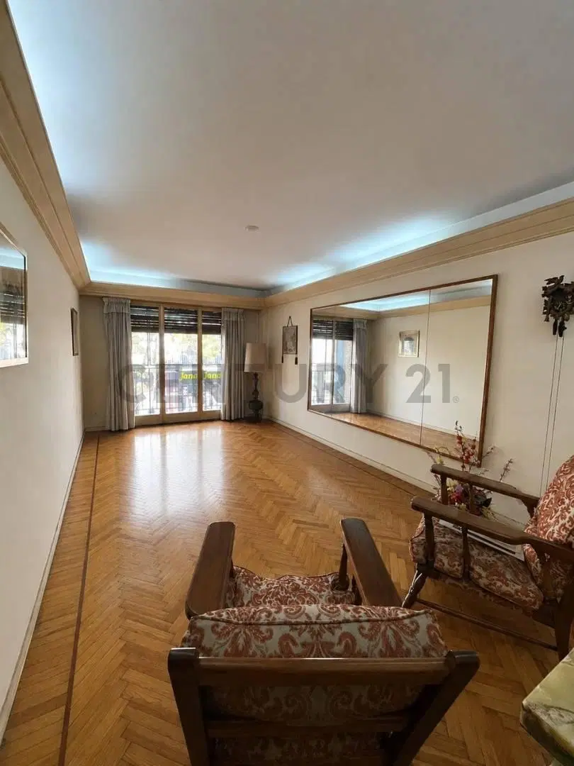 VENTA DE DEPARTMENTO DE 3 AMBIENTES FLORES 3