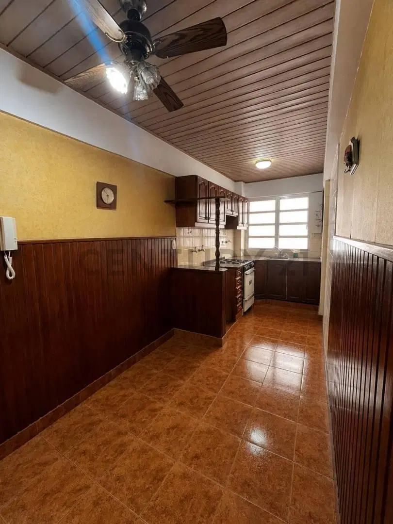 VENTA DE DEPARTMENTO DE 3 AMBIENTES FLORES 4