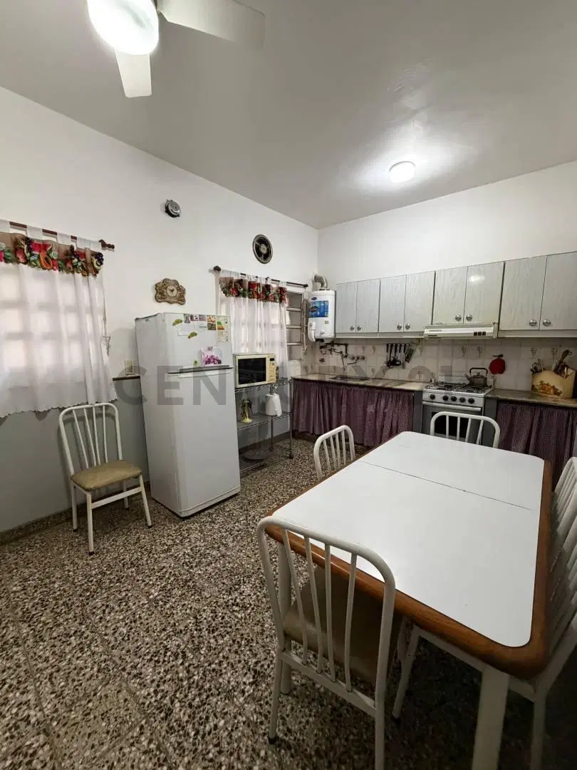 Venta PH 3 ambientes en planta baja con doble cochera y patio | Caseros - Acepta permuta 2