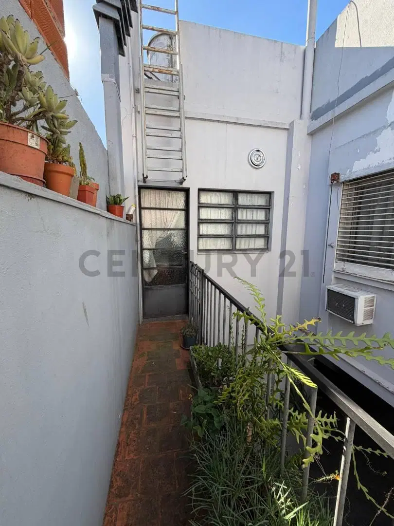 VENTA – PH 3 ambientes en planta alta | Primer piso por escalera | Caseros - Acepta permuta 1