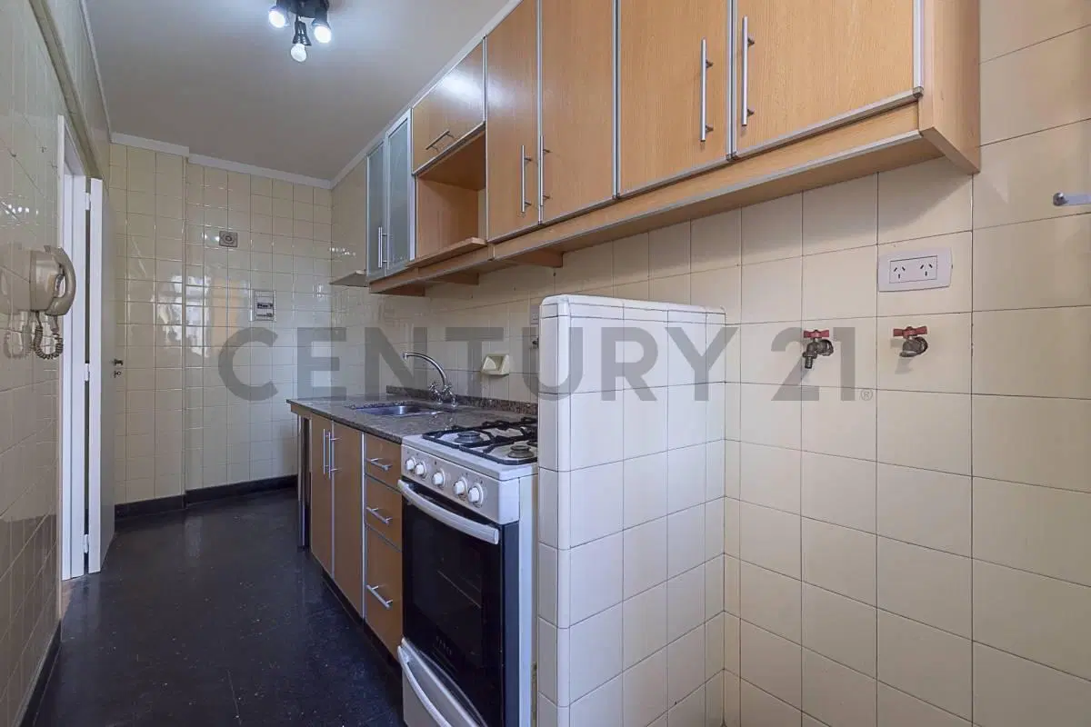 Venta 2 ambientes con balcón - Almagro 3