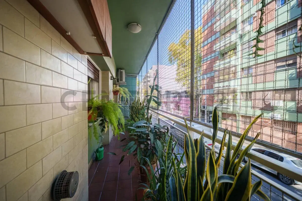 VENTA Depto 3 amb + dependencia con cochera y patio - Flores 5