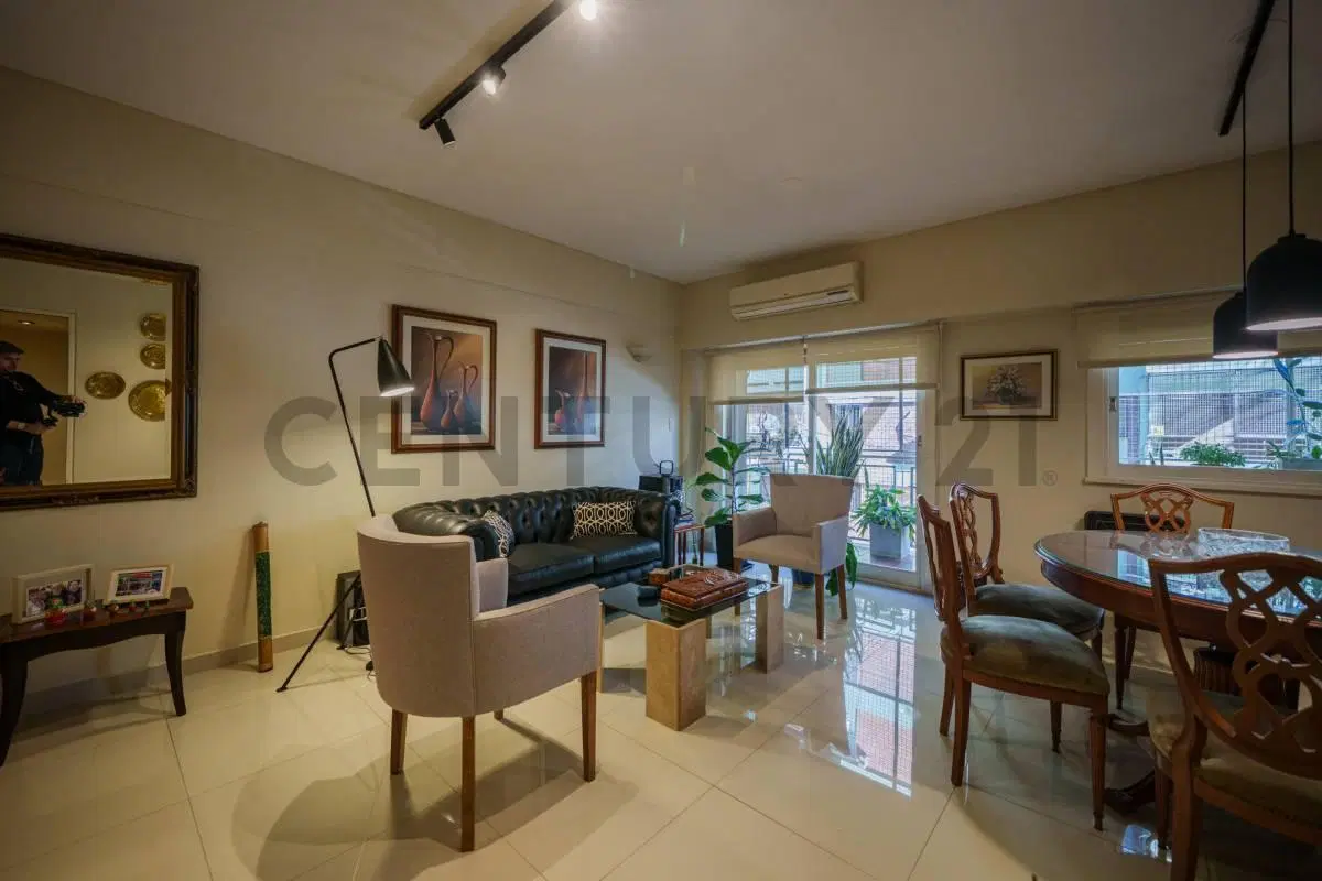 VENTA Depto 3 amb + dependencia con cochera y patio - Flores 4