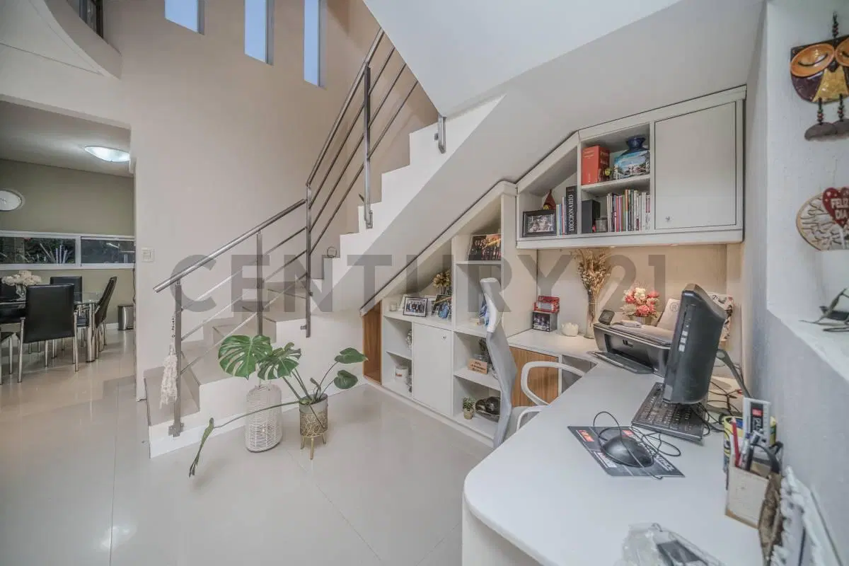 Venta Casa 5 ambientes sobre lote propio con pileta | Villa Udaondo – Acepta permuta 5