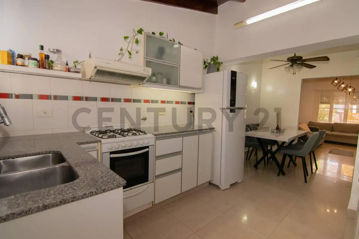 ALQUILER – Casa 4 ambientes con patio y cochera | Ciudad Jardín 3