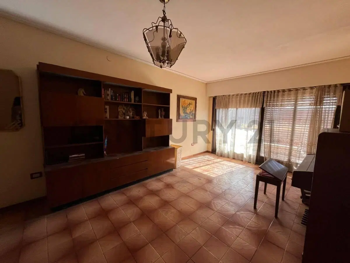 VENTA CASA MULTIFAMILIAR 5 AMBIENTES CON TERRAZA, QUINCHO Y GARAGE EN RAMOS MEJÍA A REFACCIONAR 3