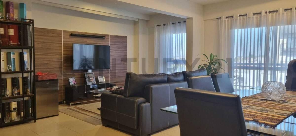 DEPARTAMENTO EXCLUSIVO CON TERRAZA PROPIA Y DOS COCHERAS