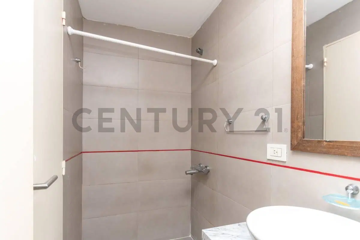 Venta Departamento 2 ambientes con patio y 2 baños completos en excelente ubicación. 8