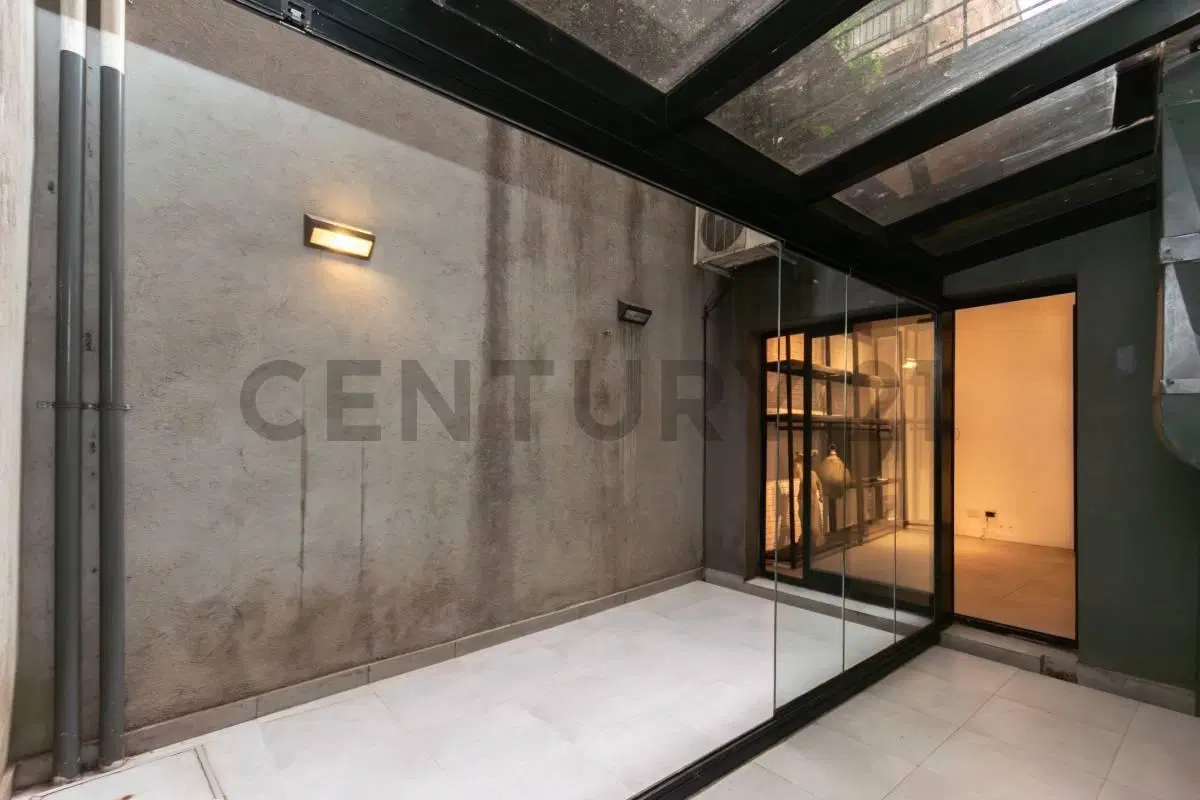Venta Departamento 2 ambientes con patio y 2 baños completos en excelente ubicación. 4