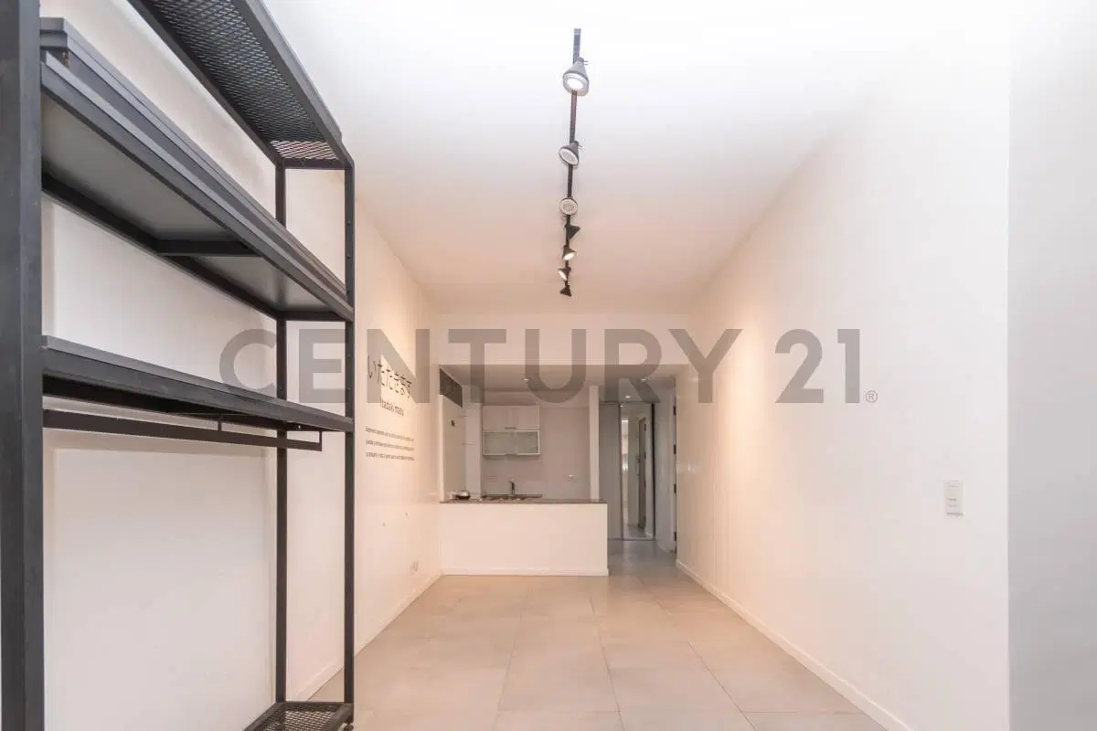 Venta Departamento 2 ambientes con patio y 2 baños completos en excelente ubicación. 2