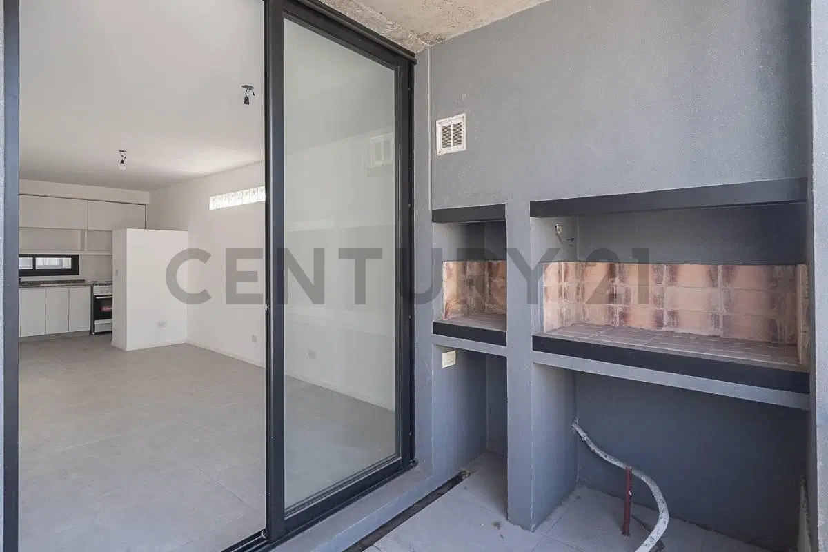 VENTA DEPARTAMENTO 2 AMB  CON BALCON EN FLORES NORTE 5