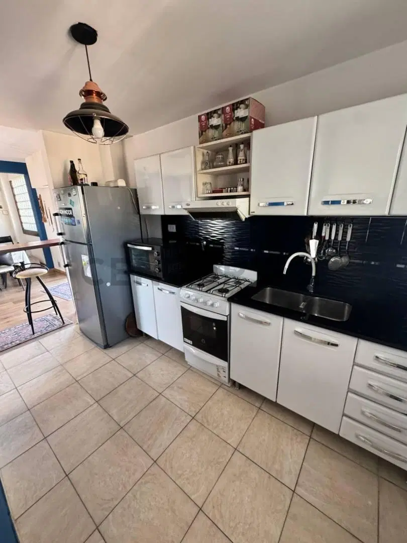 Venta Amplio Departamento en Dos Plantas con Terraza y Balcones en Caseros 2