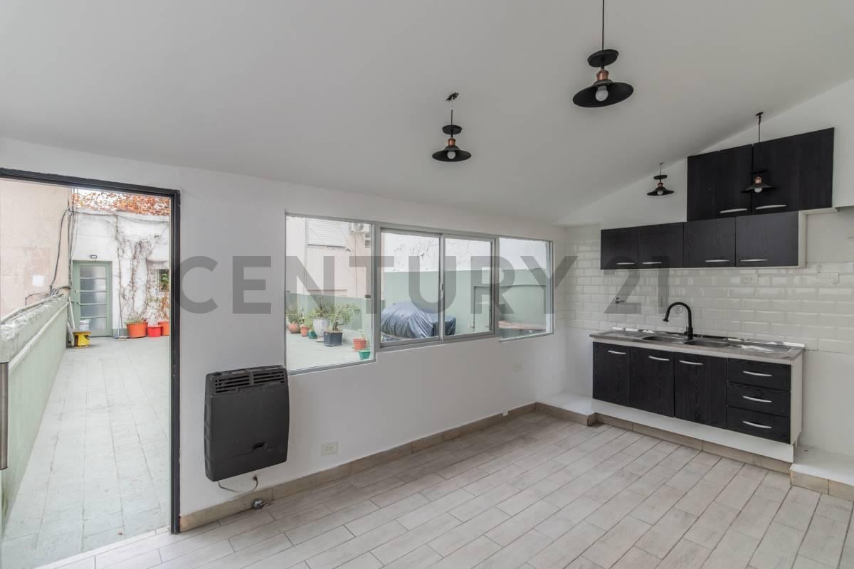 Foto de Departamento 3 ambientes con balcon terraza en Flores, imagen 2
