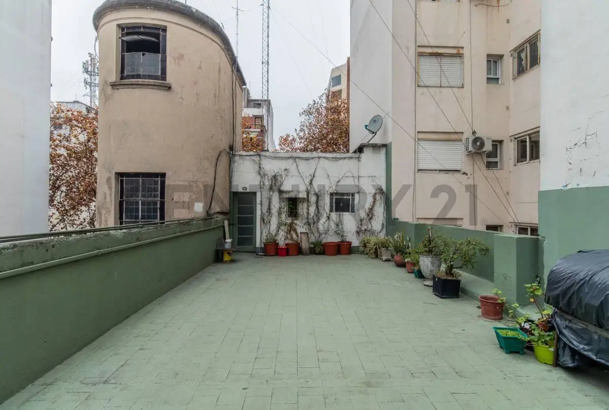 Departamento 3 ambientes con balcon terraza en Flores 8