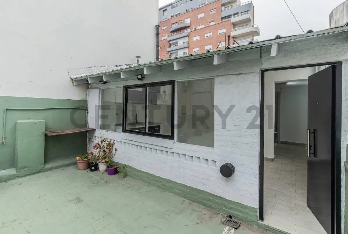 Departamento 3 ambientes con balcon terraza en Flores 2