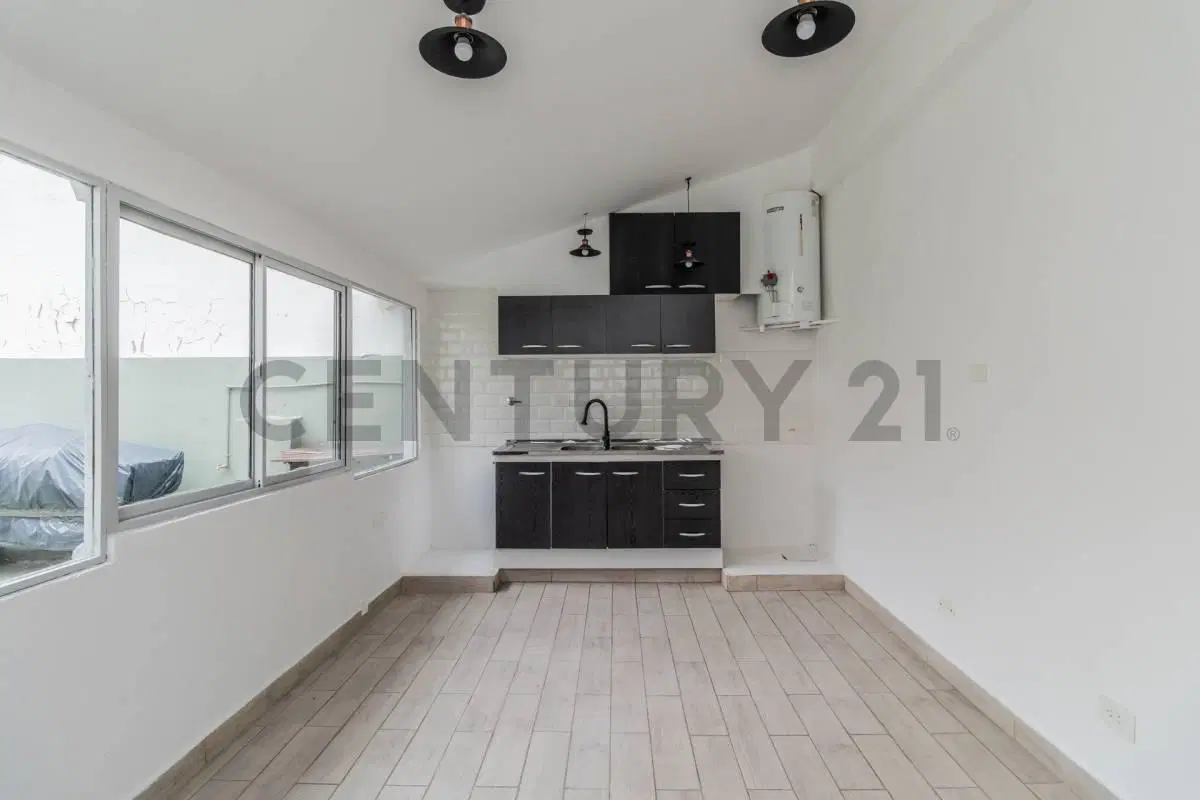 Departamento 3 ambientes con balcon terraza en Flores 3