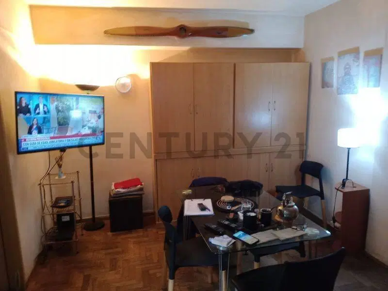 VENTA DE DEPARTAMENTO DE 2 AMBIENTES CON BALCON DEPENDENCIA DE SERVICIO 2