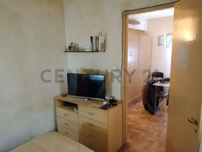 VENTA DE DEPARTAMENTO DE 2 AMBIENTES CON BALCON DEPENDENCIA DE SERVICIO 5