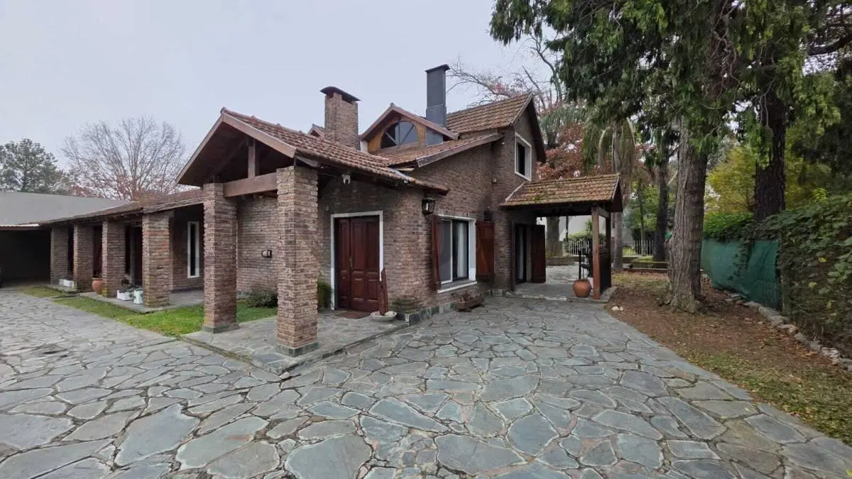 Casa de 5 ambientes con pileta y quincho en Los Cardales 3