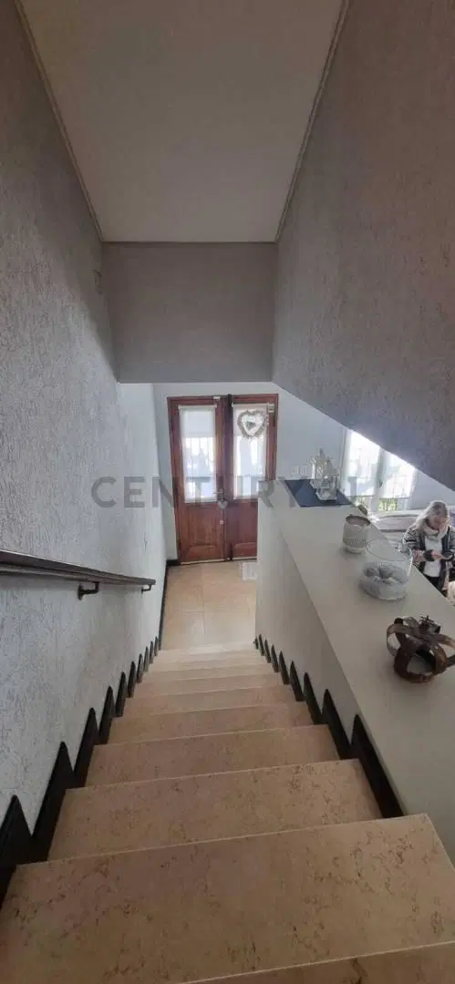 CASA 4 AMBIENTES RECICLADA A NUEVA CON PISCINA, QUINCHO Y COCHERA DOBLE EN RAMOS MEJIA 5