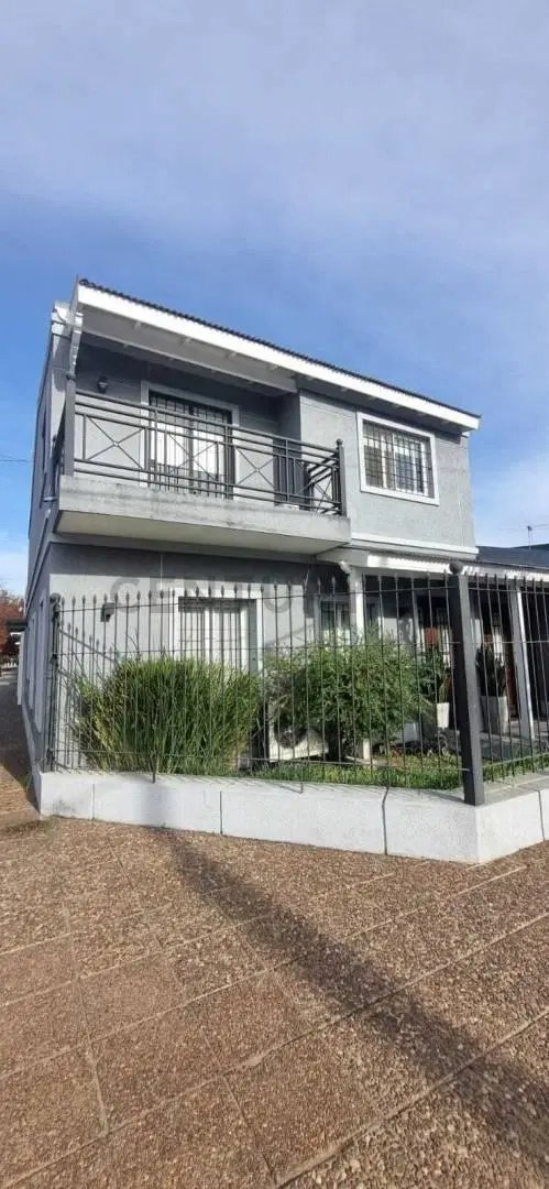 CASA 4 AMBIENTES RECICLADA A NUEVA CON PISCINA, QUINCHO Y COCHERA DOBLE EN RAMOS MEJIA 4