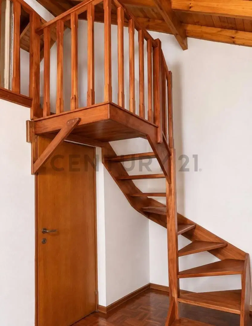 Comodisimo duplex en una zona residencial muy conectado con varias lines de colectivos,trenes y cent 1