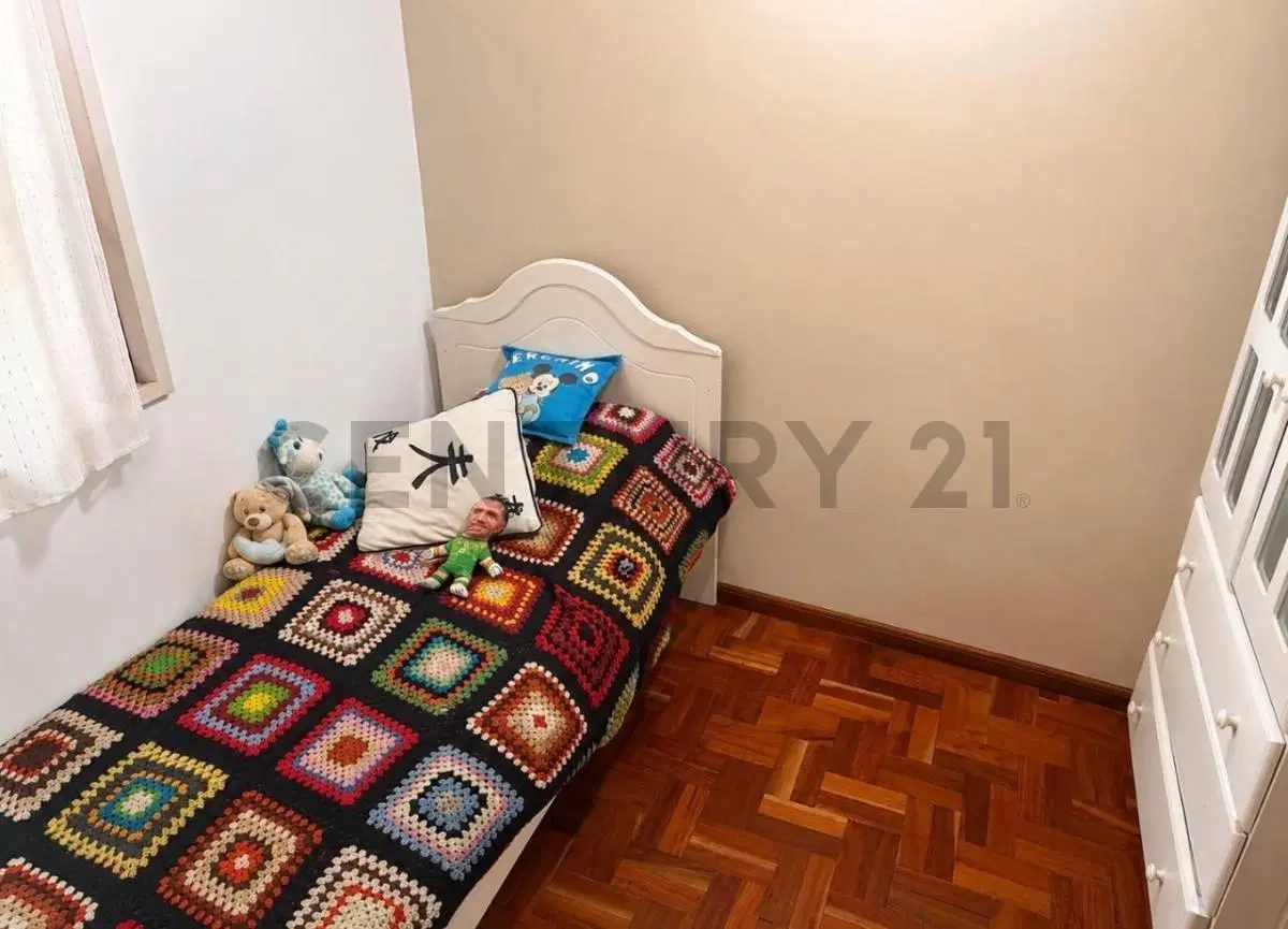 Comodisimo duplex en una zona residencial muy conectado con varias lines de colectivos,trenes y cent 2