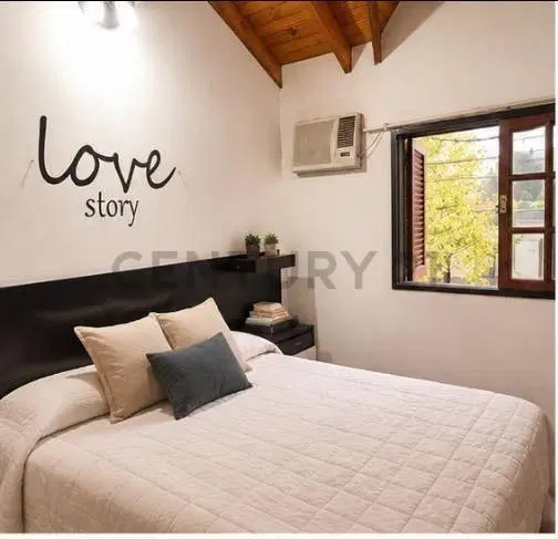 Comodisimo duplex en una zona residencial muy conectado con varias lines de colectivos,trenes y cent 5