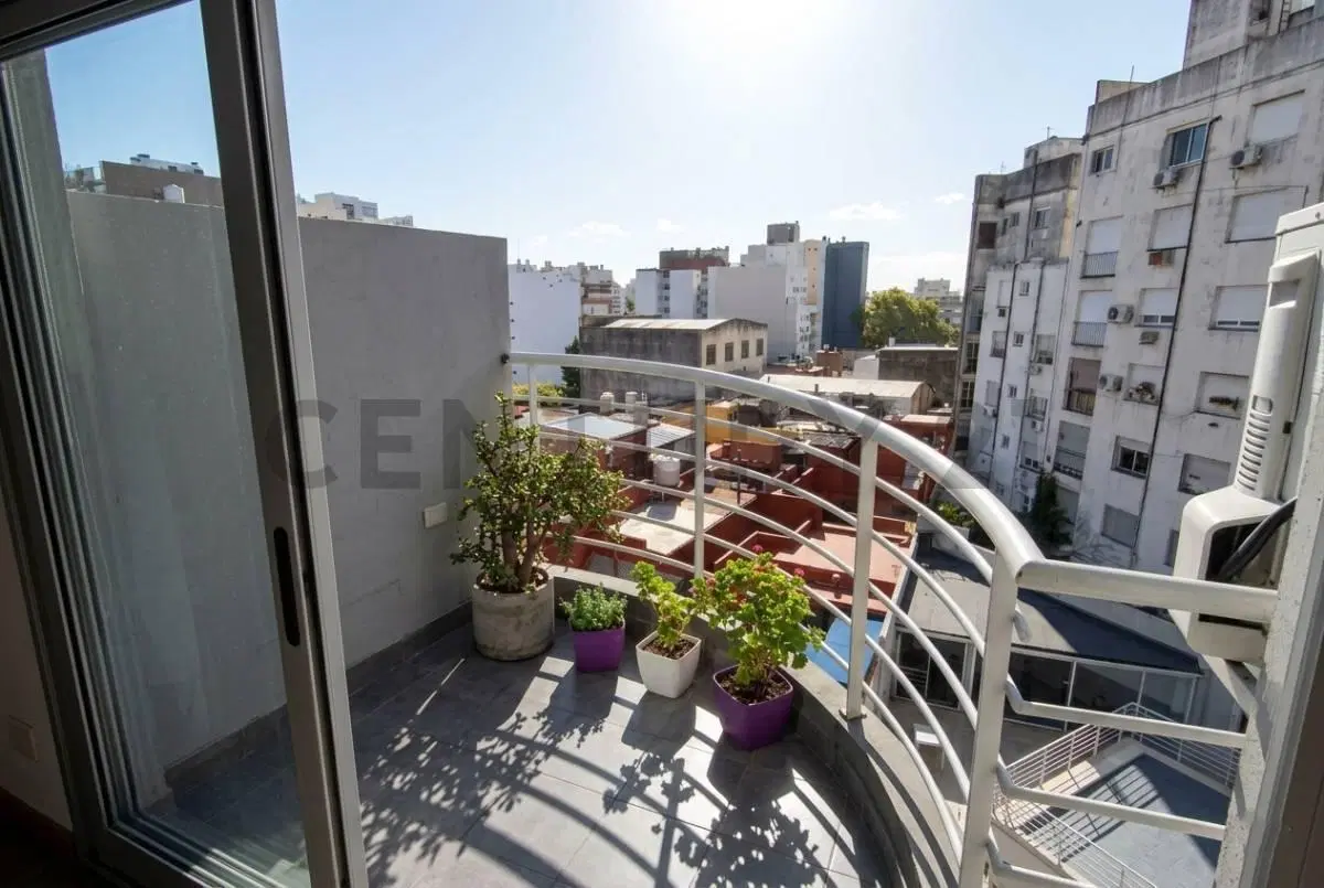 VENTA DEPTO DUPLEX 2 AMB CON COCHERA Y PILETA - CABALLITO 3
