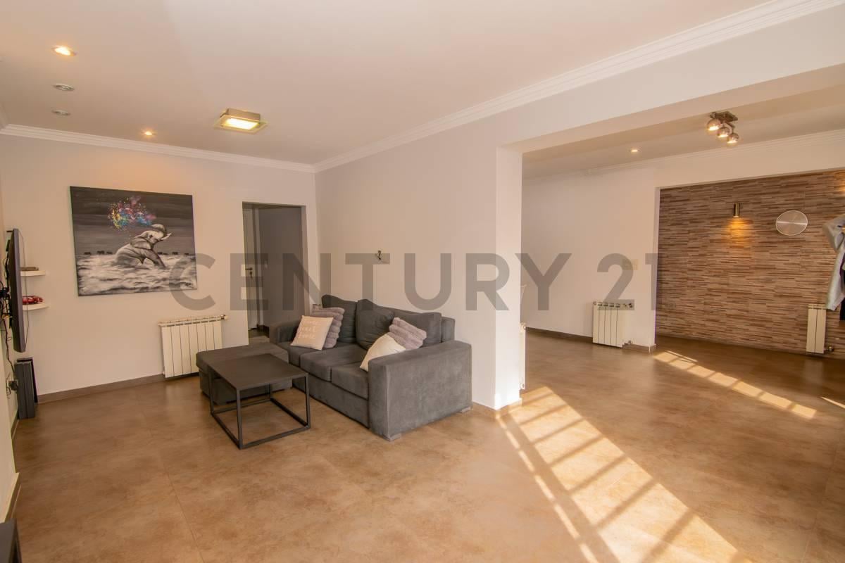 VENTA CASA 4 AMB.+ ESCRITORIO. VILLA LUZURIAGA