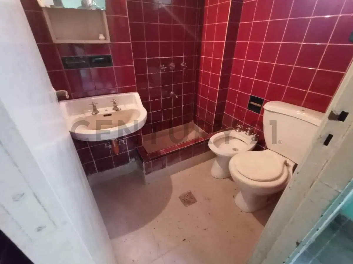 VENTA MONOAMBIENTE CON PATIO A REFACCIONAR CABALLITO 5