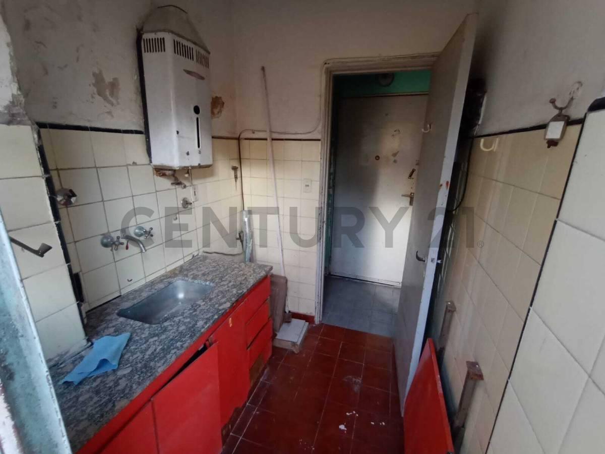 Foto de VENTA MONOAMBIENTE CON PATIO A REFACCIONAR CABALLITO, imagen 1