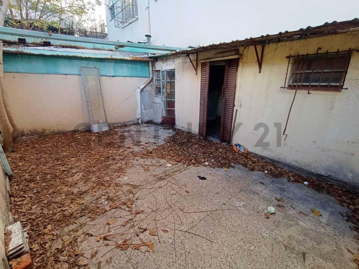 VENTA MONOAMBIENTE CON PATIO A REFACCIONAR CABALLITO