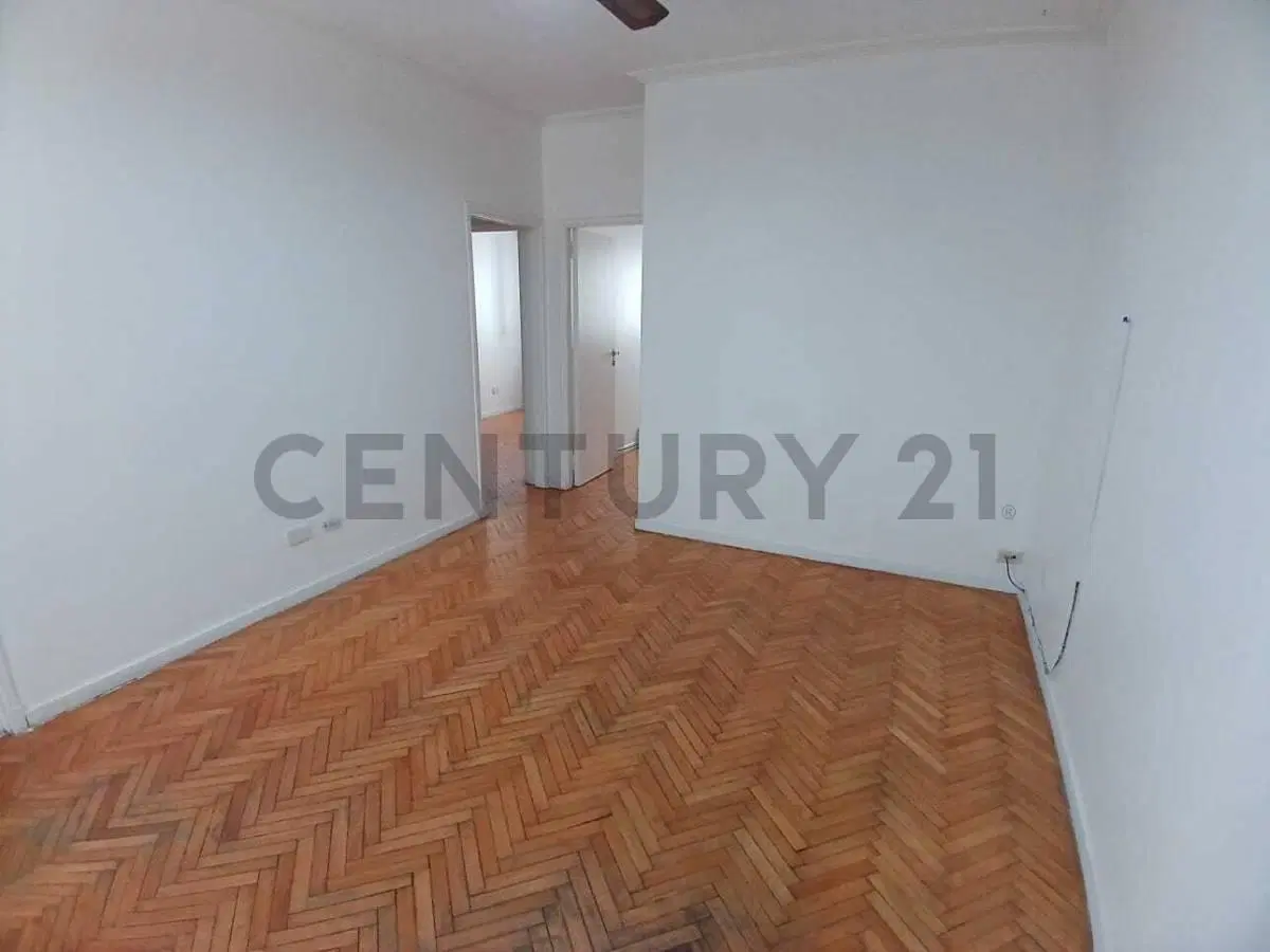 ALQUILER, Departamento de 3 ambientes en Flores. 4
