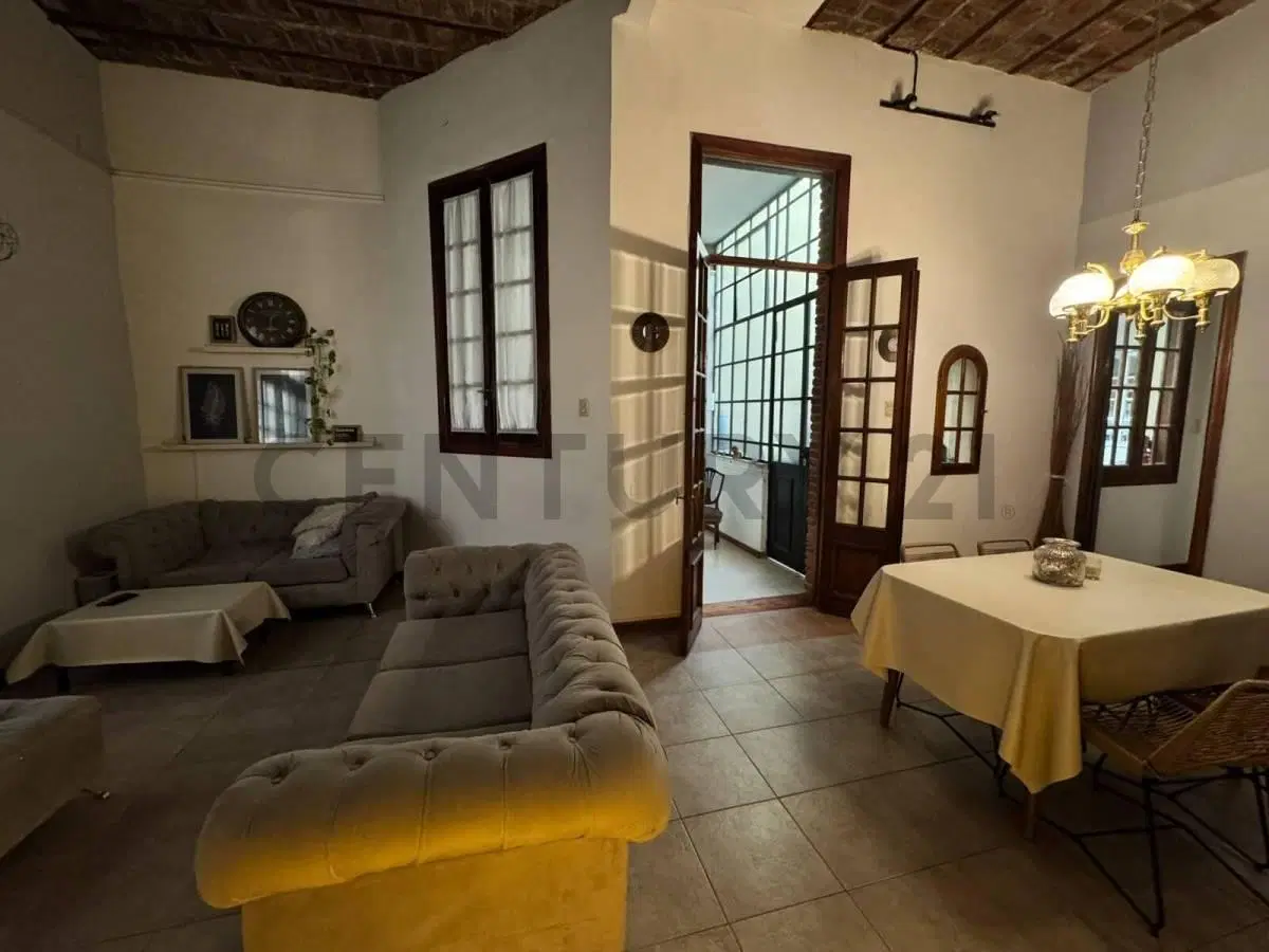 Alquiler Casa de Estilo en Alquiler | Gran Potencial para Gastronomía, Oficinas o Vivienda | A metro 8