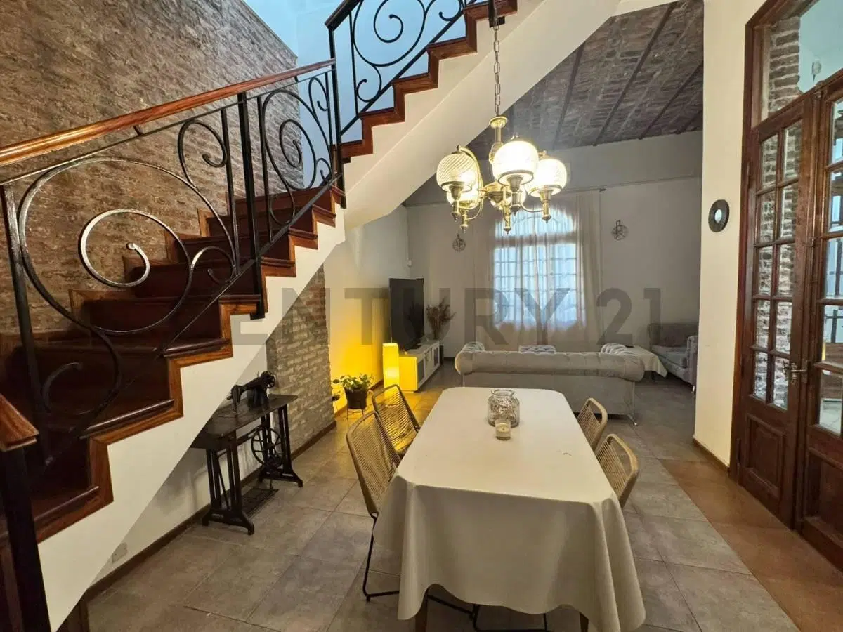 Alquiler Casa de Estilo en Alquiler | Gran Potencial para Gastronomía, Oficinas o Vivienda | A metro 5