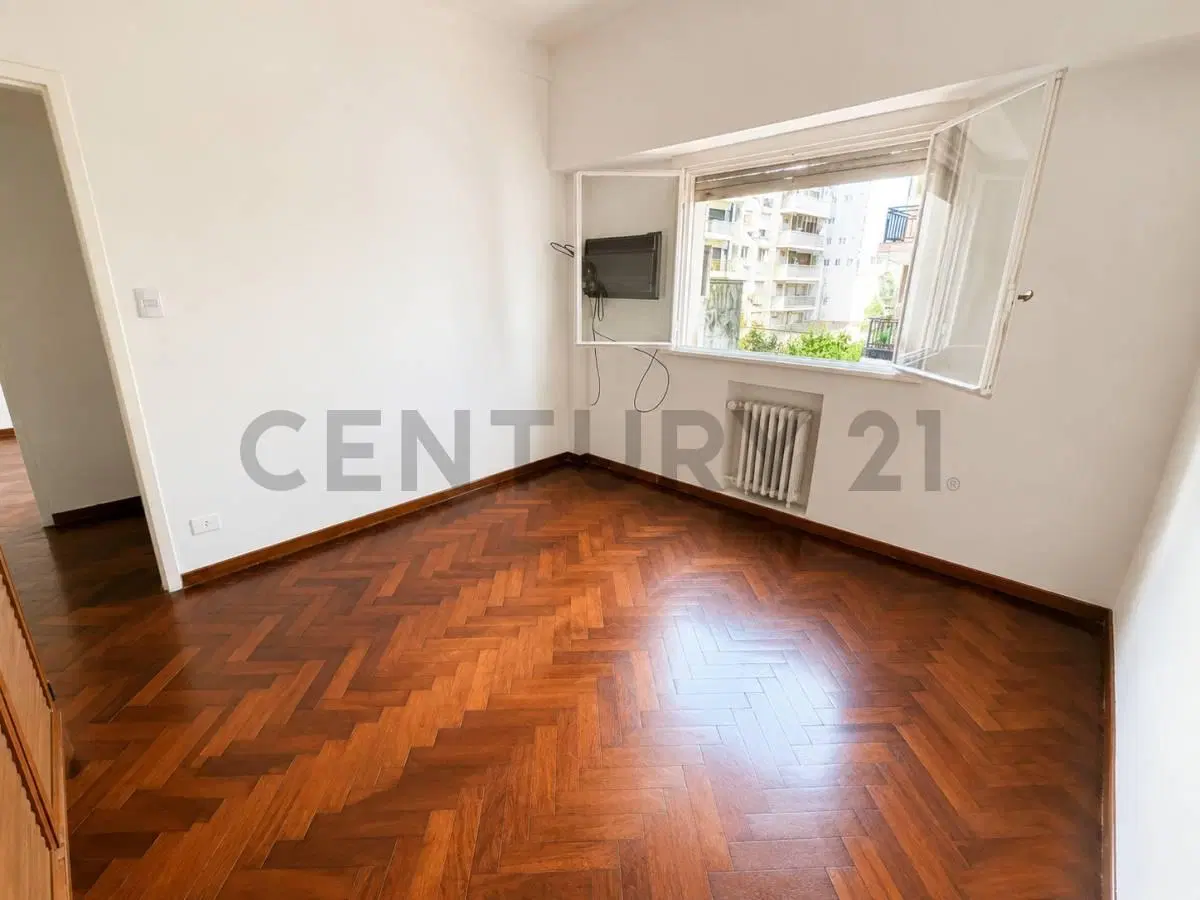 VENTA-PERMUTA departamento 3 ambientes con balcon, depend. Y Cochera En Palermo 3