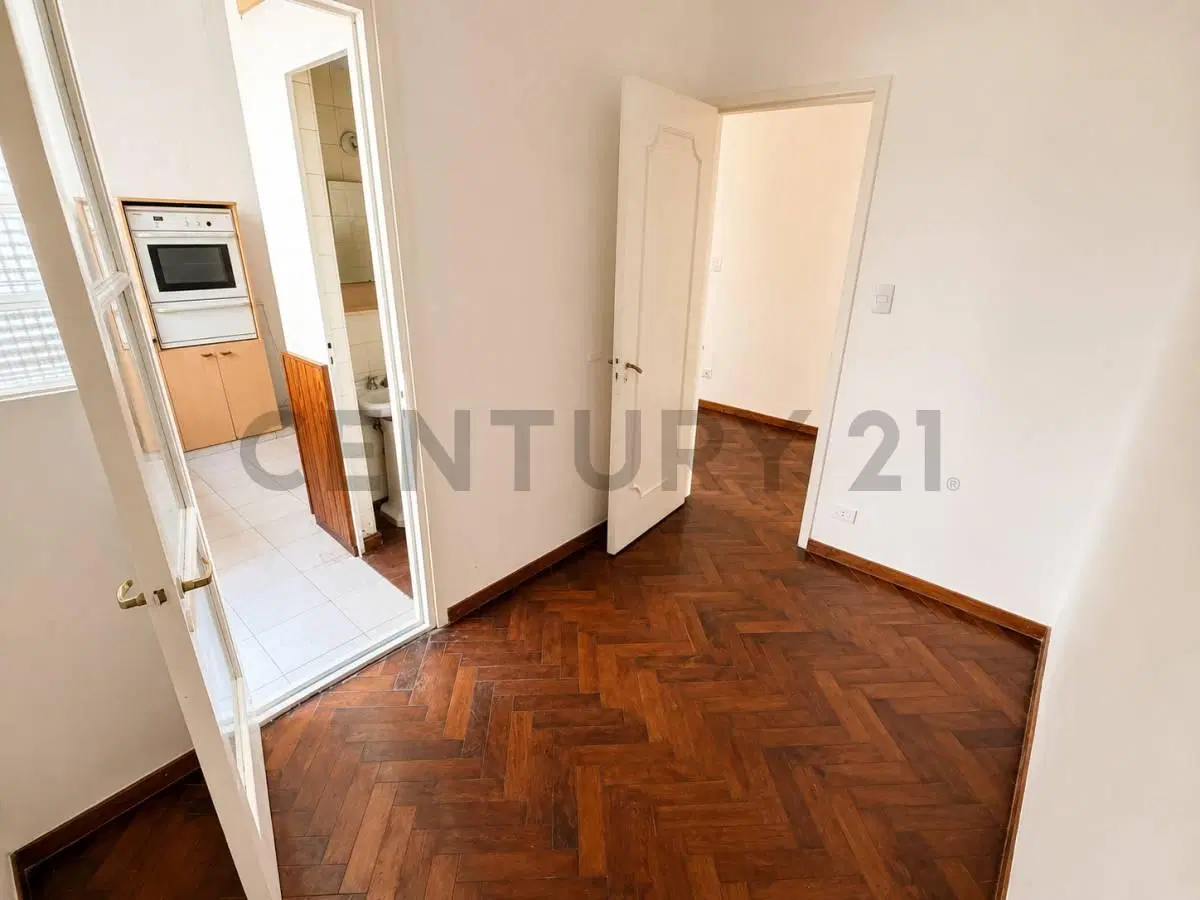 VENTA-PERMUTA departamento 3 ambientes con balcon, depend. Y Cochera En Palermo 8