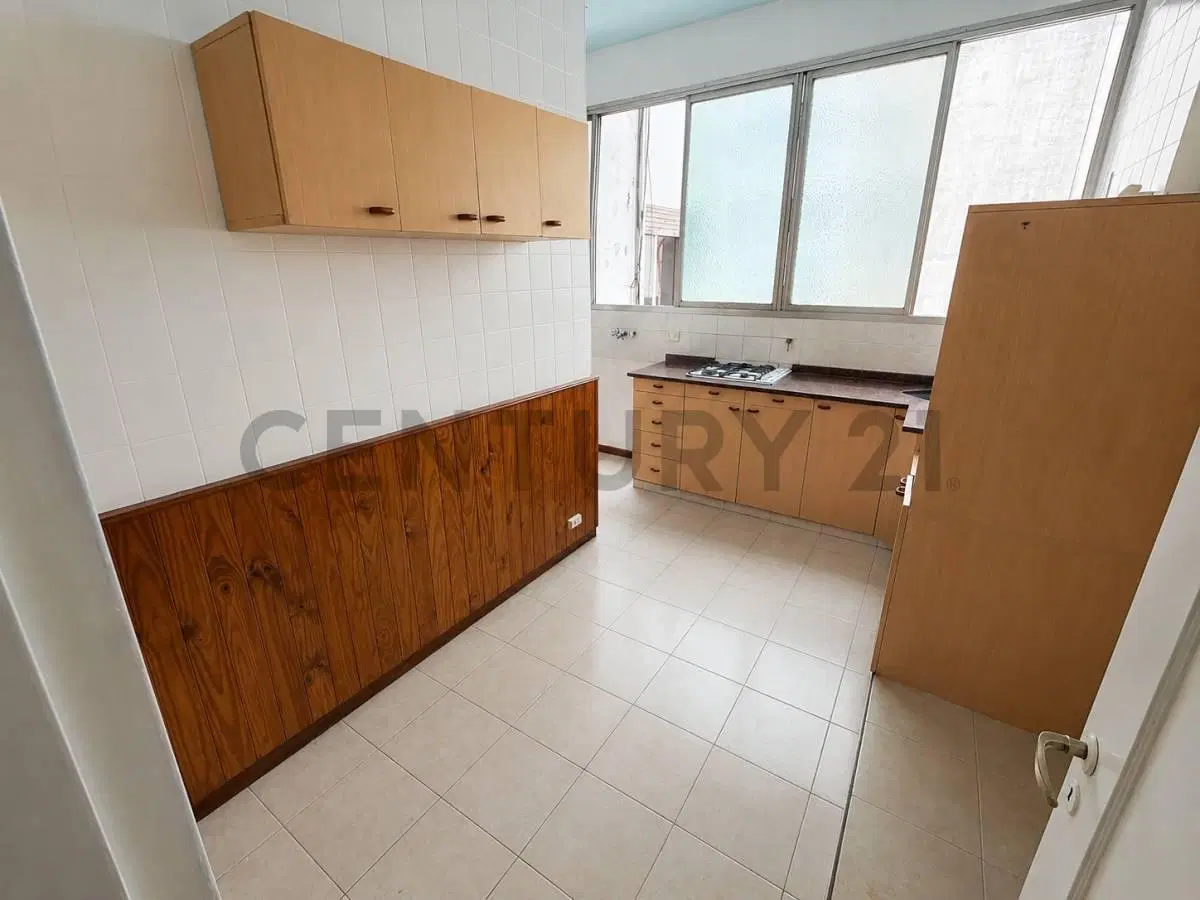 VENTA-PERMUTA departamento 3 ambientes con balcon, depend. Y Cochera En Palermo 5